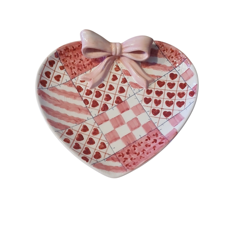 Ceramic Heart-Shaped Decorative Plate with Bow